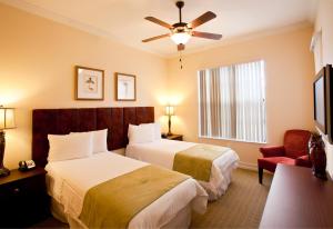 Una habitación en Emerald Greens Condo Resort