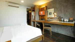 Кухня или мини-кухня в B2 Bangkok Srinakharin Boutique & Budget Hotel
