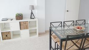 a dining room with a glass table and chairs at Mirador de las Palmeras in Torremolinos