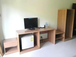 TV a/nebo společenská místnost v ubytování Palm Hill Resort