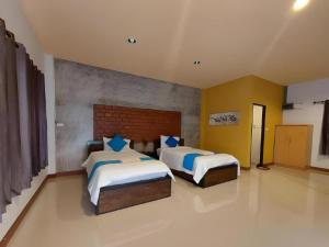 Postel nebo postele na pokoji v ubytování Ban Naam Resort + 136 fotografií