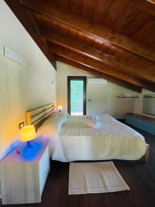 a large bedroom with a large bed and a window at MaGio House in Iseo