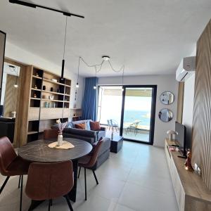 Η κουζίνα ή μικρή κουζίνα στο Cosy Sea View Apartment