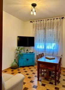 TV a/nebo společenská místnost v ubytování 18 23 Locazione Turistica