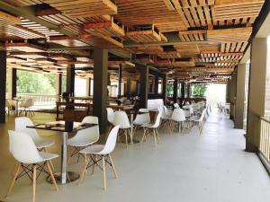 Ресторан / где поесть в Sealey Resort +64 фотографии