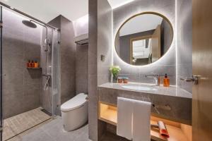 A bathroom at Orange Hotel Beijing Tiananmen Dashilan