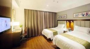 Yitel Collection Hangzhou Binjiang Jiangnan Avenue Baolongcheng客房内的一张或多张床位
