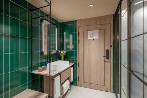 A bathroom at Orange Hotel Beijing Tiananmen Dashilan