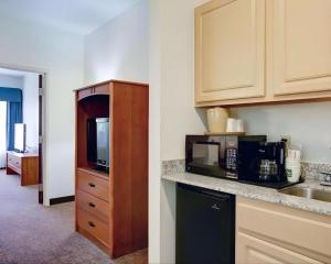 a kitchen with a sink and a counter with a microwave at Quality Inn & Suites Airport in Austin