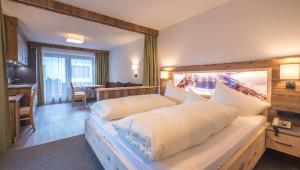 Postel nebo postele na pokoji v ubytování Central Hotel & Apart mit Landhaus Central