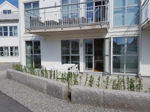 a building with a bench in front of it at Fjällbacka in Fjällbacka