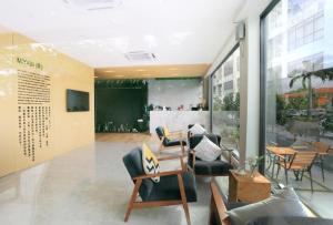 ジョホールバルにあるMIYABI HOTEL PERMASのロビー(椅子、テーブル付)、教室