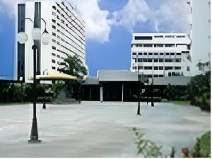 an empty parking lot in front of a building at Vasu Hotel Mahasarakham in Maha Sarakham +20 photos