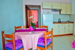 Kuchyň nebo kuchyňský kout v ubytování Apartments Alać