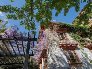 a building with wisteria on the side of it at Songtsam Benzilan in Deqin