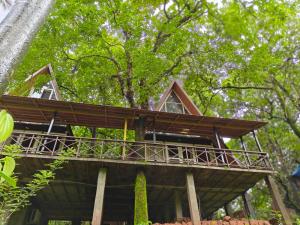 Το κτήριο όπου στεγάζεται  ο ξενώνας +6 φωτογραφίες