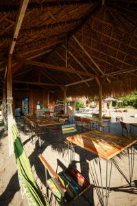 Restaurace v ubytování Beachfront Glamping - Escape in Nature