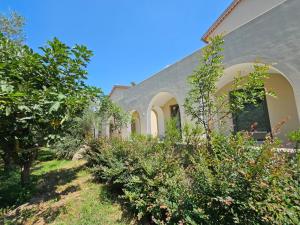 an exterior view of a house with trees and bushes at San Filadelfo in Pattano