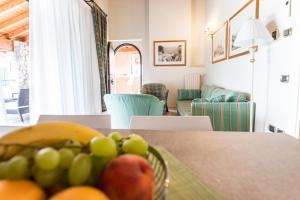 Χώρος καθιστικού στο Apartments Golf Bogliaco +44 φωτογραφίες
