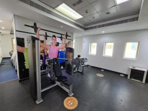 Fitness centrum a/nebo fitness zařízení v ubytování SUNRISE HOMES - Studio with Huge Balcony & Amazing View near JBR Beach