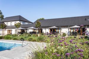 a house with a garden and a swimming pool at MAGDAROSA Resort in Harkány