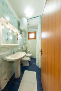 Ένα μπάνιο στο Two steps from the sea Puccini seahouse