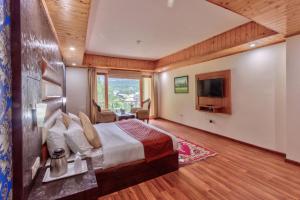 Ảnh trong thư viện ảnh của Grand Krisa Resort & SPA, Manali Experience Luxury With all Weather ACs in Every Room ở Manāli