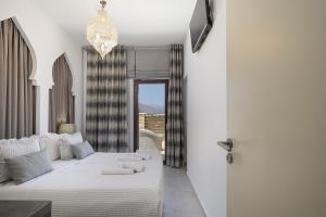 Postel nebo postele na pokoji v ubytování Paralia Beachfront Residence