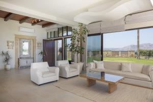 Posezení v ubytování Paralia Beachfront Residence