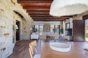 Posezení v ubytování Paralia Beachfront Residence