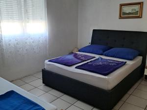 Posteľ alebo postele v izbe v ubytovaní APARTMAN PAVE & ILIJA jr