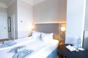 Postel nebo postele na pokoji v ubytování Hotel Germania