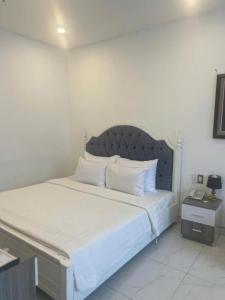 Postel nebo postele na pokoji v ubytování White Diamond Airport Hotel