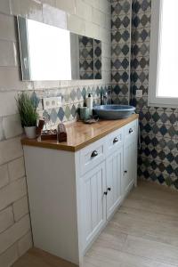 a bathroom with a sink and a counter at Casa en Salobreña, La Caleta, a 200m de la playa con garaje privado in Salobreña