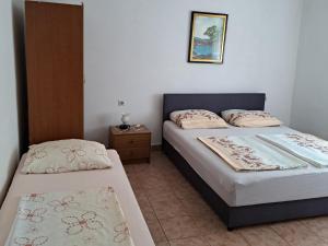 Posteľ alebo postele v izbe v ubytovaní APARTMAN PAVE & ILIJA jr