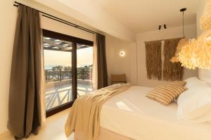 Ένα ή περισσότερα κρεβάτια σε δωμάτιο στο Desert Sand Villa +47 φωτογραφίες