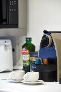 Příslušenství pro přípravu čaje a kávy v ubytování Stylish Central Design Studio + 11 fotografií