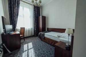 Posteľ alebo postele v izbe v ubytovaní Hotel Rezydent