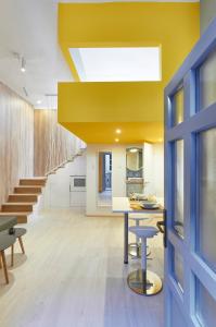 Kuchyň nebo kuchyňský kout v ubytování Stylish Central Design Studio