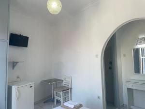 A television and/or entertainment centre at Agnàntema Portside Stays Skiathos