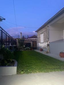 Afbeelding uit fotogalerij van Πέτρινη μονοκατοικία in Neochórion