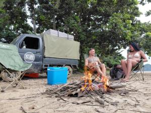 Off Grid Explorers - 4x4 Campers! vendégei