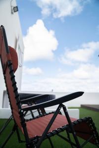 a chair sitting on top of a balcony at Refúgio do Sossego in Pedreira