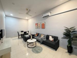 a living room with a couch and a table at FunkyVila3 8PAXNear188Tower, ArtStreet, HTTA in Kuantan