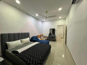 Posezení v ubytování Pelangi party corner house 6bed6bathroom 20 pax