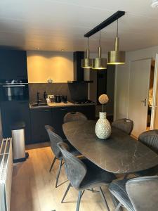 Wildthout Boshuisjes en Appartementen的厨房或小厨房