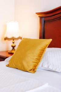 Postel nebo postele na pokoji v ubytování Hotel Savoy