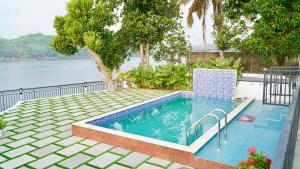 Periyar Vibes Private Pool Villa内部或周边的泳池
