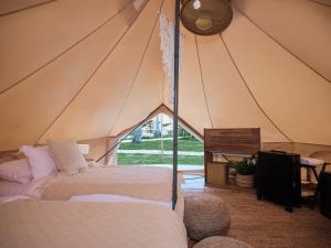 Ένα ή περισσότερα κρεβάτια σε δωμάτιο στο The Survival by Seudam +117 φωτογραφίες