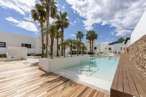 Πισίνα στο ή κοντά στο Resort Macenas # Sea Views # 2BR # WIFI # Family